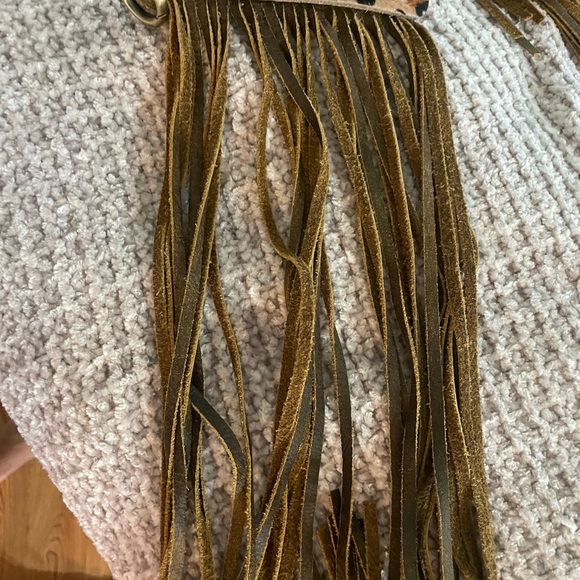 Adorable LV leather fringe crossbody - Picture 3 of 10